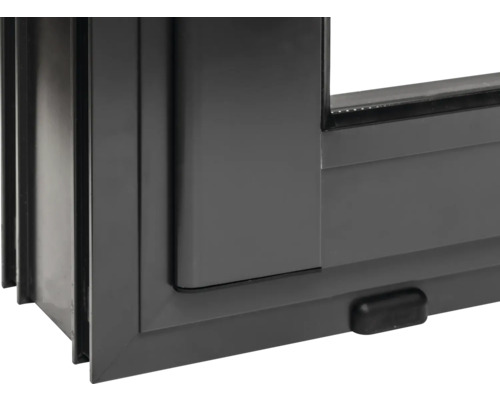 Detailansicht eines grauen Fensters mit Rahmen