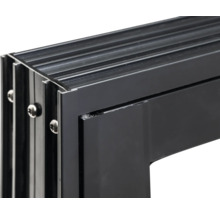 Detailansicht eines schwarzen Aluminiumfensterrahmens