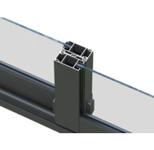 Detailansicht eines Aluminiumfensterprofils mit Glas