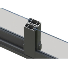 Detailansicht eines Fensterrahmens aus Aluminium mit Glas