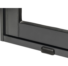Detailansicht eines schwarzen Fensterrahmens
