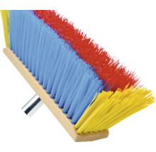 Straßenbesen mit Holzrücken und Borsten aus Kunststoff