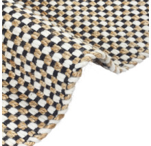 Detailansicht eines Teppichs mit Schachbrettmuster