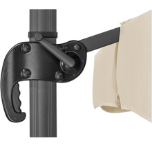 Detailaufnahme eines Kurbelmechanismus an einem Sonnenschirm