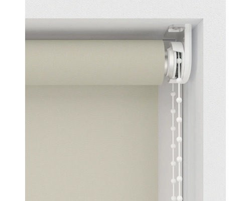 Beige Seitenzugrollo mit Kettenzug am Fenster