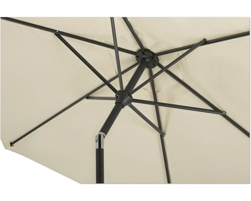 Detailansicht von einem Gartenschirm mit Stahlgestell und Stoffbespannung