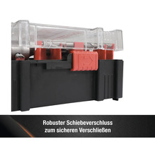 Detailaufnahme eines Bohrer-Sets in einem Werkzeugkoffer mit transparentem Deckel und rotem Schiebeverschluss