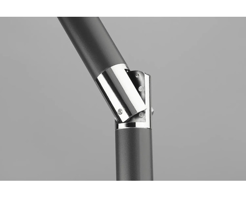 Detailaufnahme eines Sonnenschirm-Gelenks aus Metall