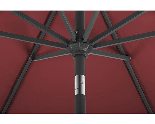 Detailansicht eines Sonnenschirms mit Gestell und Bezug