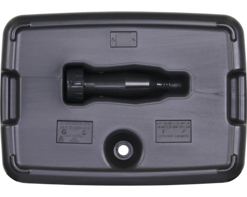 Unterseite eines rechteckigen Behälters mit Aussparungen für Zubehör.