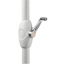 Details eines Sonnenschirms mit Kurbel und Schneider Schirme Logo