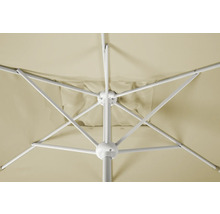 Unteransicht eines Sonnenschirms mit Gestell