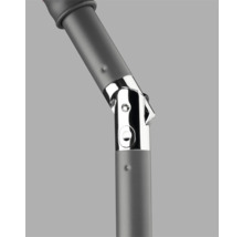 Detailansicht eines Sonnenschirmgelenks aus Metall