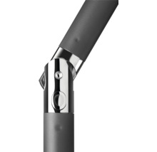 Detailaufnahme eines Sonnenschirmgelenks aus Metall