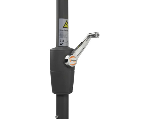 Detailaufnahme des Kurbelmechanismus eines Sonnenschirms mit Schneider Schirme Logo und Sicherheitshinweisen.