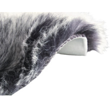 Detailansicht eines Teppichs mit hohem Flor