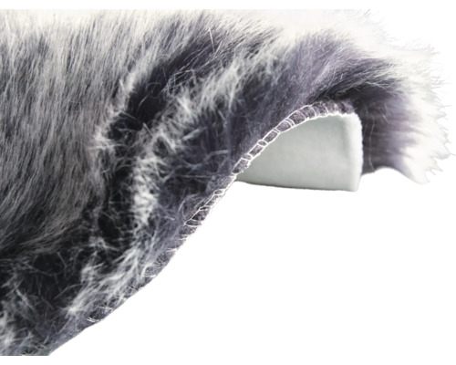 Detailansicht eines Teppichs mit hohem Flor