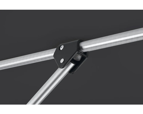 Detailaufnahme eines Pavillonrahmens mit schwarzem Verbindungsstück und silberfarbenen Stangen