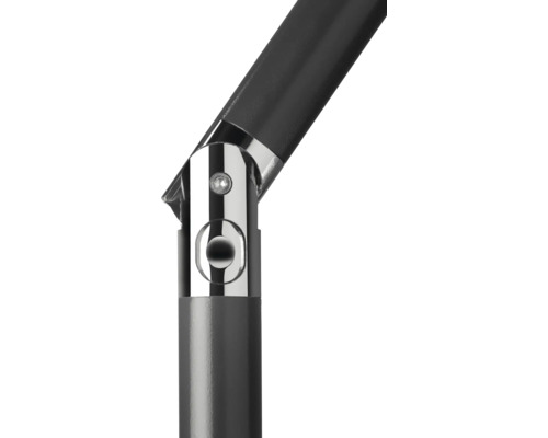 Detailansicht eines Sonnenschirmgelenks aus Metall