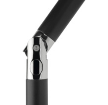 Detailaufnahme eines Metallgelenks mit Schraube