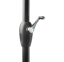 Detailaufnahme eines Sonnenschirmständers mit Kurbelmechanismus