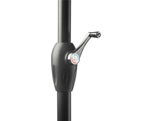 Detailaufnahme eines Sonnenschirmständers mit Kurbelmechanismus