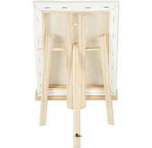 Rückseite einer Leinwand auf einer Holzstaffelei