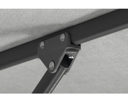 Detailaufnahme einer grauen Pavillonkonstruktion mit Schrauben