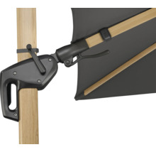 Detailansicht eines Sonnenschirms mit Kurbelmechanismus