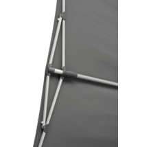 Detailansicht einer Seitenmarkise mit Gestell und Stoffbespannung.