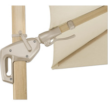 Detailansicht eines Sonnenschirms mit Kurbelmechanismus zur einfachen Bedienung