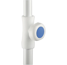 Detailaufnahme eines weißen Kunststoffrohrs mit blauem Absperrknopf