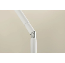 Detailansicht eines weißen Sonnenschirmständers mit Gelenk