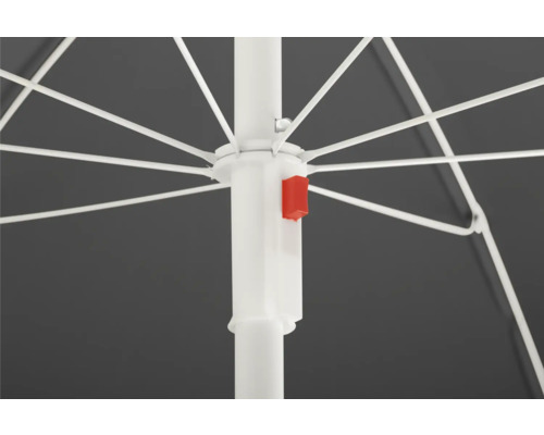 Detailansicht eines Sonnenschirms mit Streben und Mechanismus