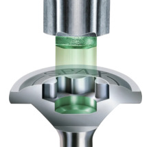 Querschnitt einer Schraube mit Schraubendreher