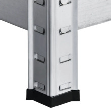 Detailansicht eines Metallregals mit schwarzem Fuß