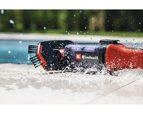 Einhell Logo Poolreinigungsbürste im Einsatz mit Wasserspritzern