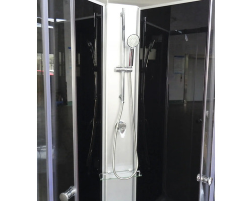 Dusche mit Duscharmatur und Brauseschlauch