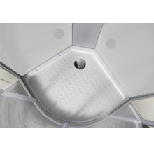 Innenansicht einer Duschwanne mit Ablauf