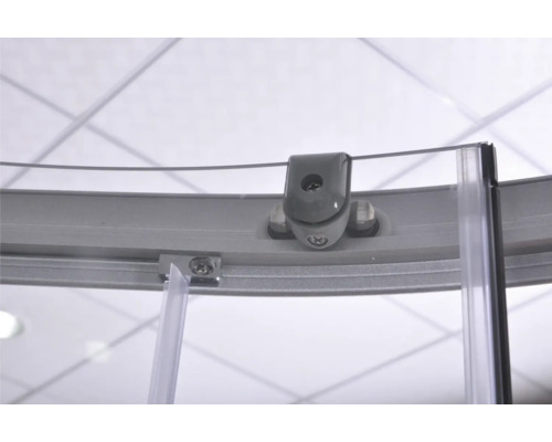 Detailaufnahme eines Duschkabinen-Elements mit Schiebetür-Mechanismus