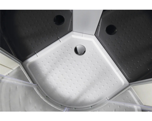 Detailansicht einer Duschkabine mit Duschwanne