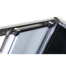 Detailaufnahme einer Duschkabine mit Schiebetürsystem.