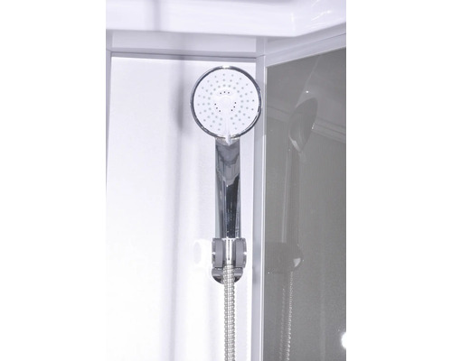 Handbrause mit Schlauch im Duschbereich