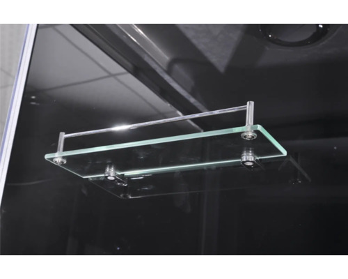 Glasablage im Duschbereich mit Metallhalterung
