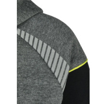 Detailansicht eines grauen Hoodies mit reflektierenden Streifen