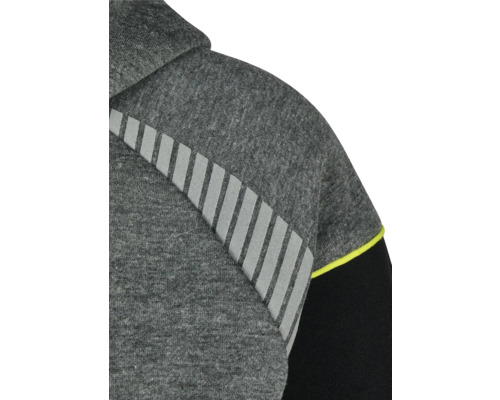 Detailansicht eines grauen Hoodies mit reflektierenden Streifen