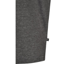 Detailansicht eines grauen T-Shirts