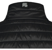 Detailansicht der Kragenpartie einer gesteppten Jacke