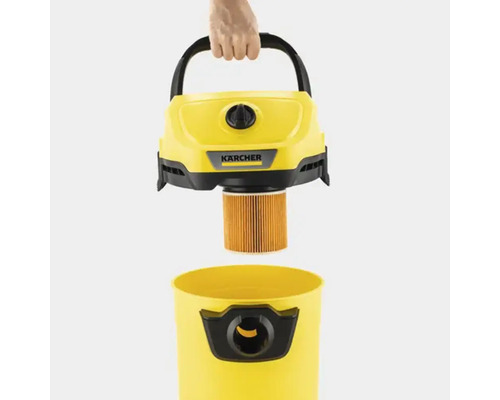 Kärcher Logo auf einem gelben Staubsauger, bei dem der Filter ausgetauscht wird