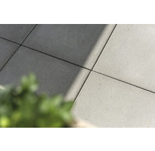 Nahaufnahme von Betonpflastersteinen für den Außenbereich